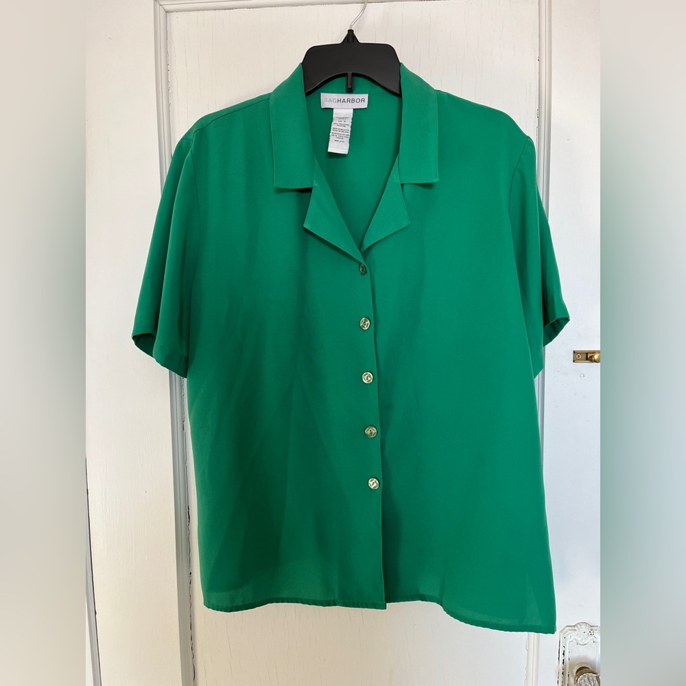 Green short-sleeved polyester blouse by Sag Harbor, 18
